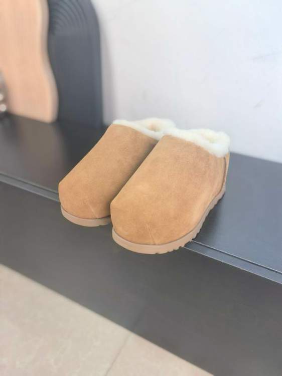 Picture of UGG Shoes _SKUUGGsz35-40NW100419808